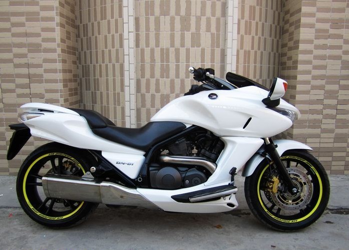 公司现经营的进口摩托车品牌有日本雅马哈,铃