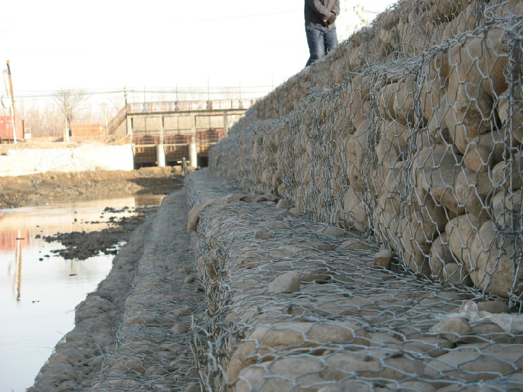 防止填土或土体变形失稳的构造物 在公路建设中经常出现 格宾挡墙主要